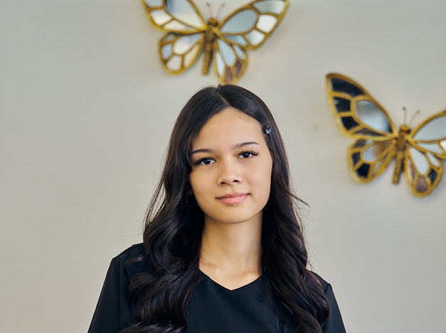 Anniina, Realm of Beautyn kauneusalan opiskelija